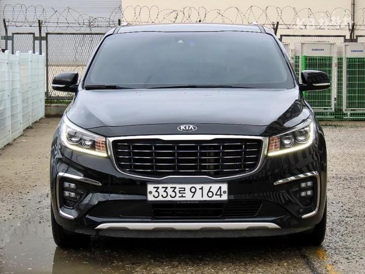 Kia Carnival 9-Seater Noblesse — foto 1