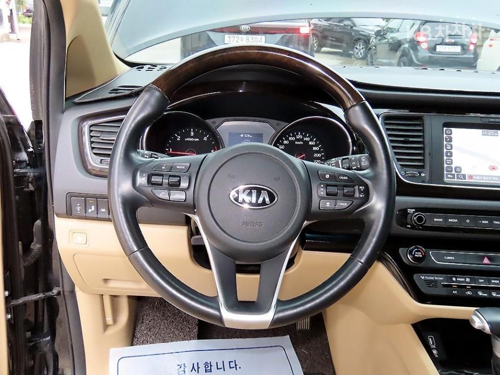 Kia Carnival — miniaturë 9