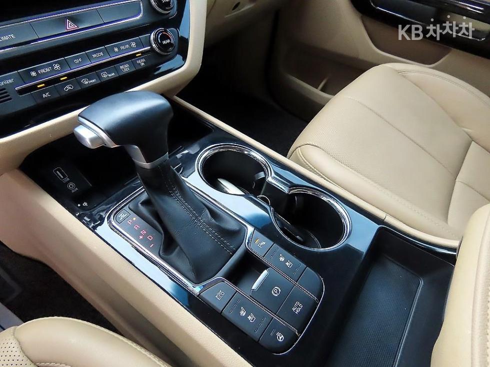 Kia Carnival — miniaturë 11