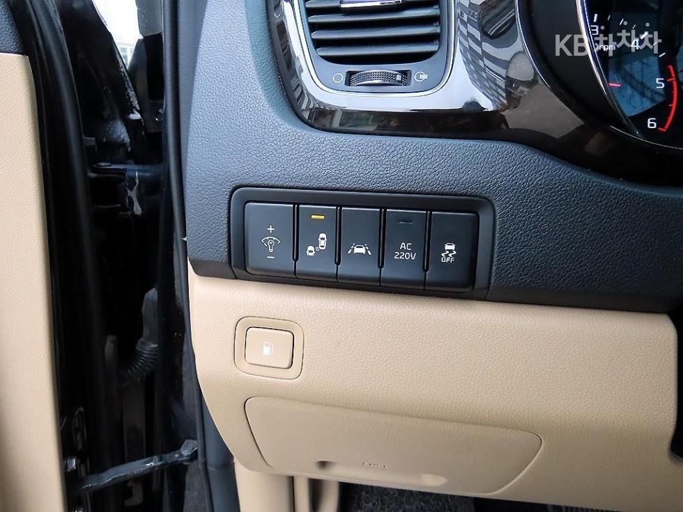Kia Carnival — miniaturë 12