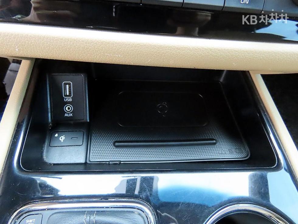 Kia Carnival — miniaturë 16