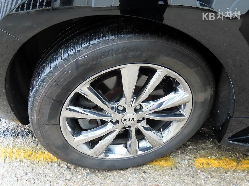 Kia Carnival — miniaturë 20