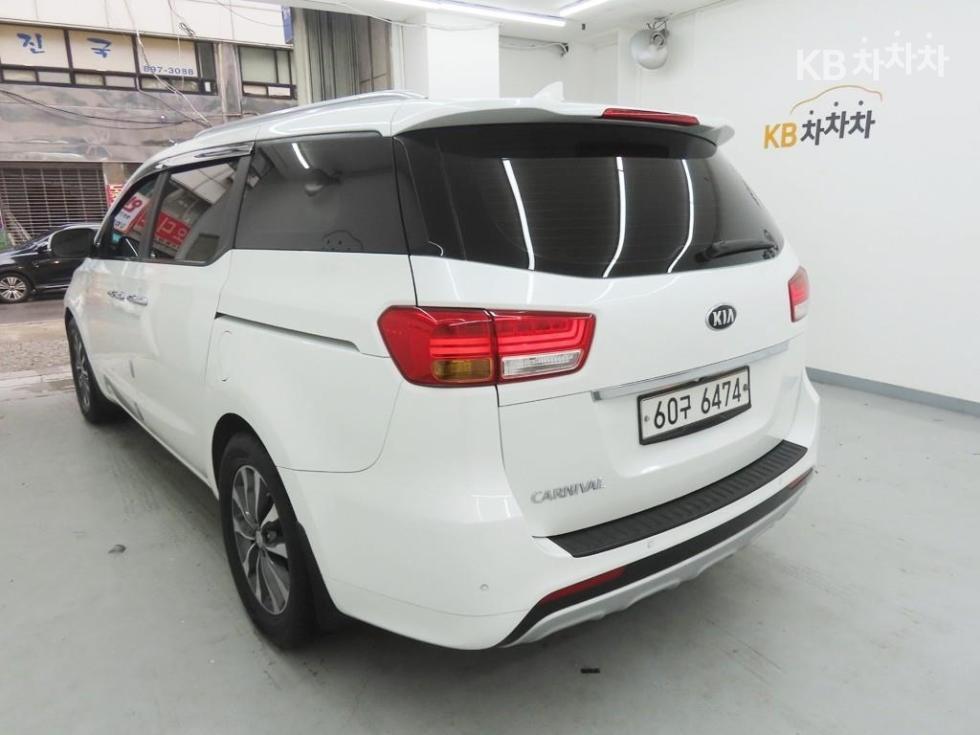 Kia Carnival — miniaturë 4