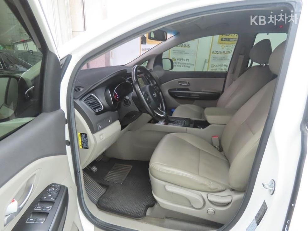 Kia Carnival — miniaturë 5