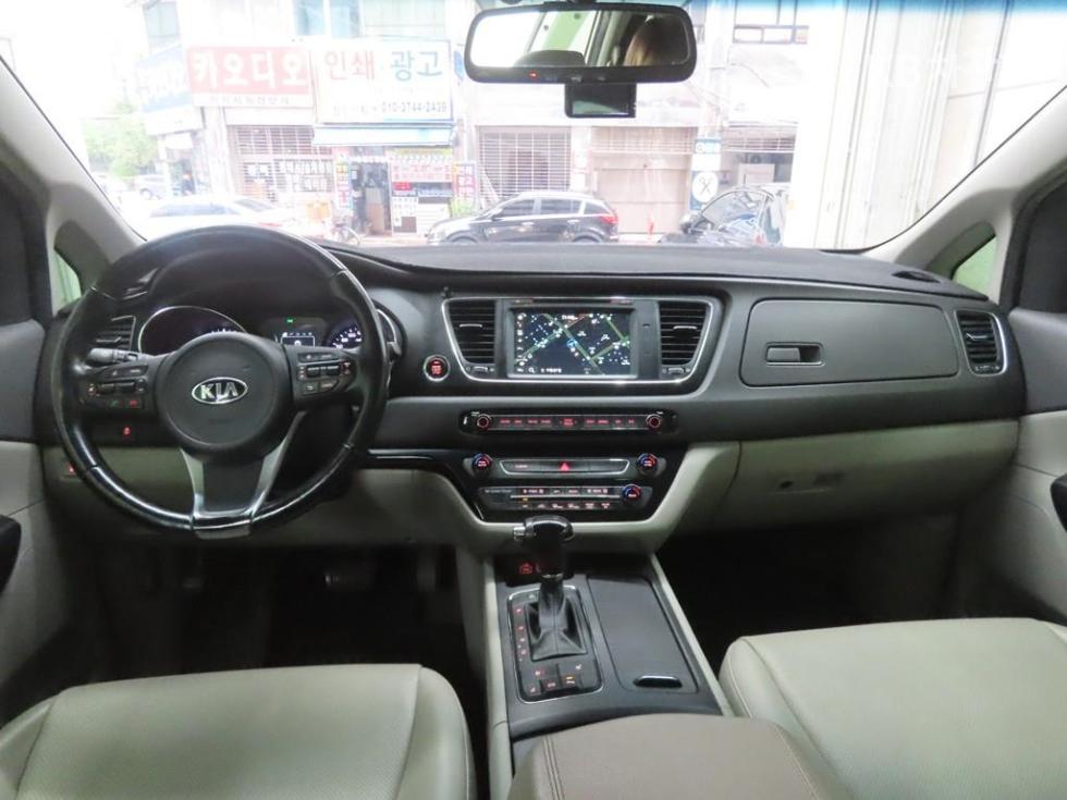 Kia Carnival — miniaturë 7
