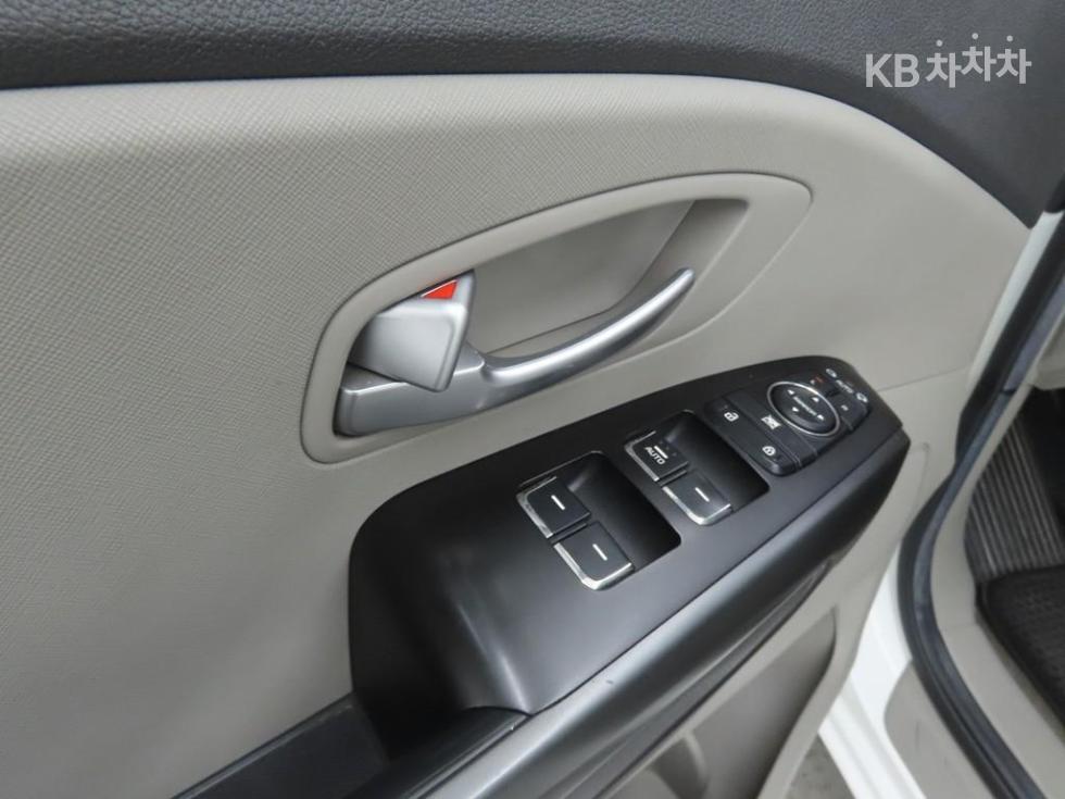 Kia Carnival — miniaturë 9