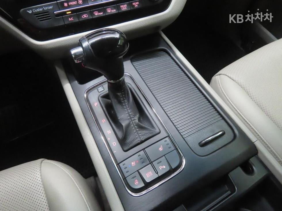 Kia Carnival — miniaturë 13