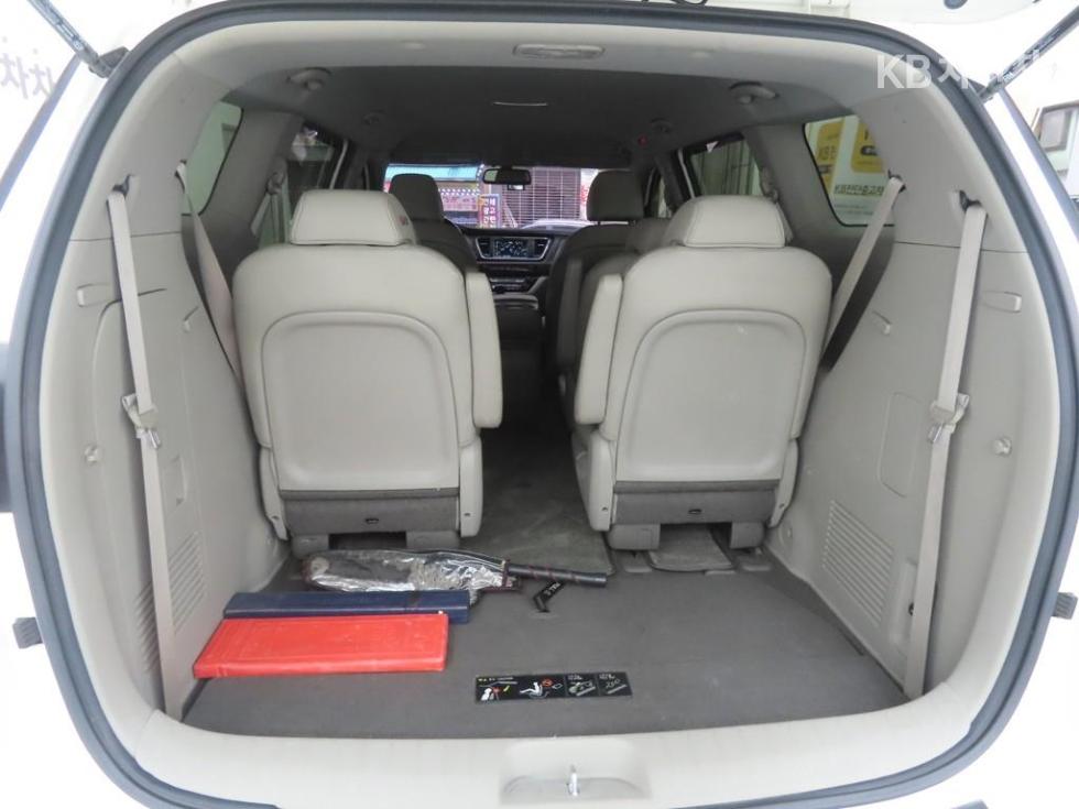 Kia Carnival — miniaturë 20