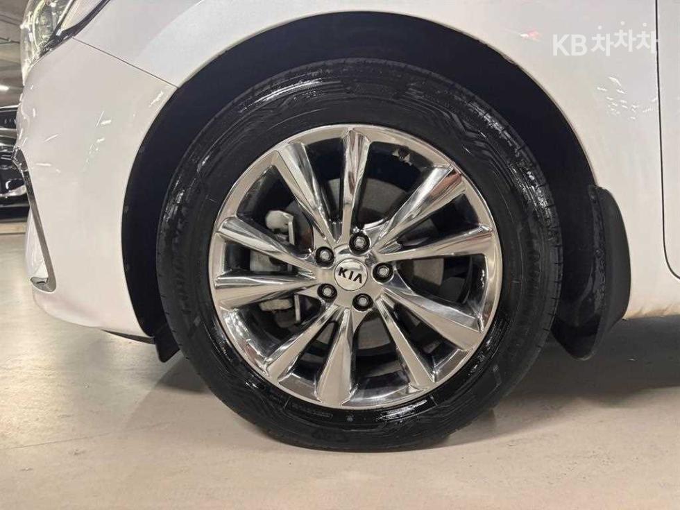 Kia Carnival — miniaturë 4