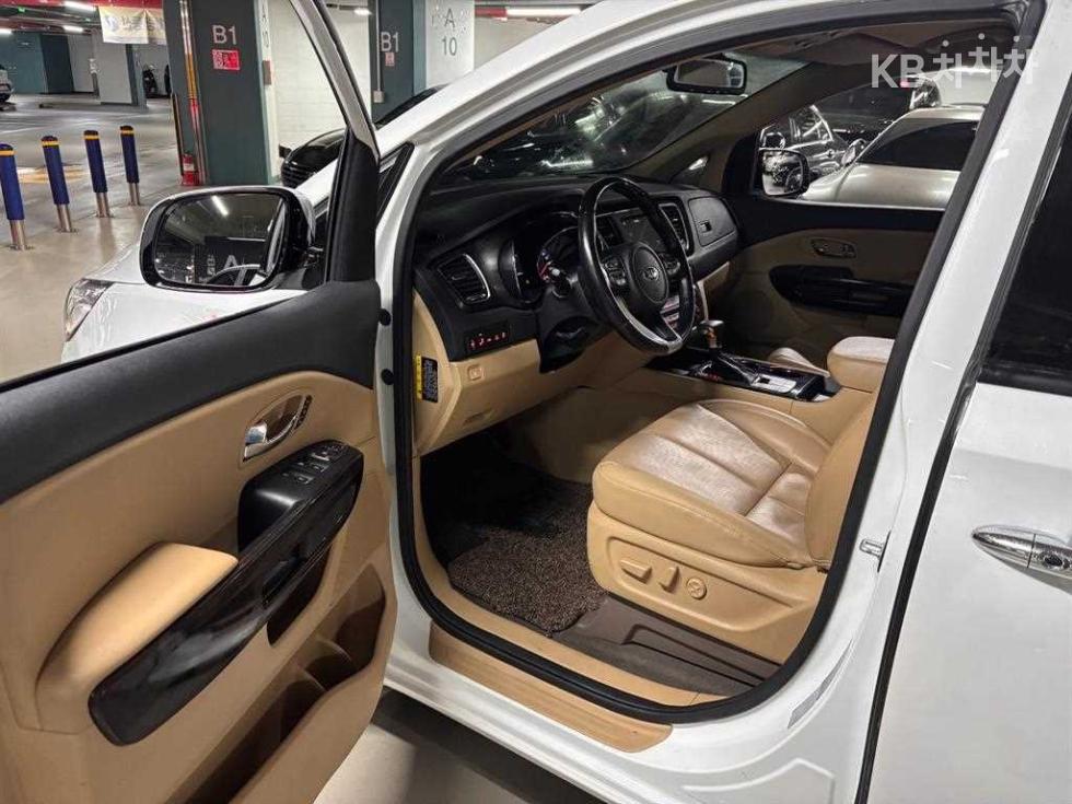 Kia Carnival — miniaturë 5