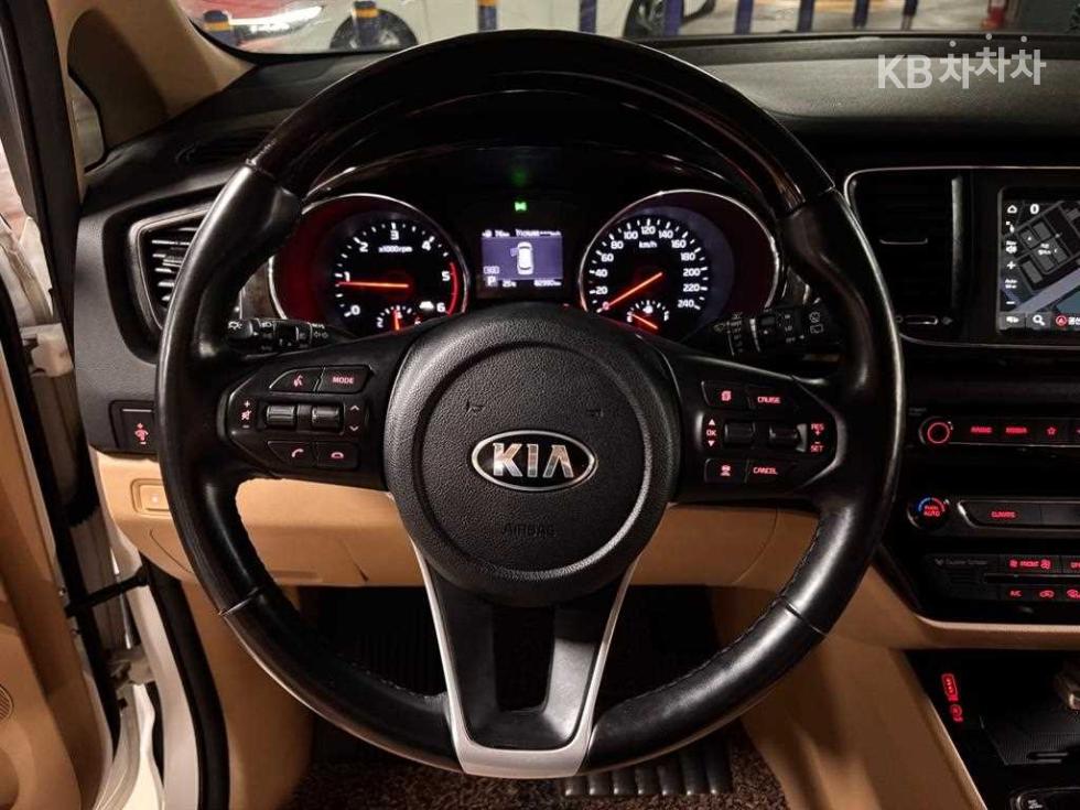 Kia Carnival — miniaturë 7