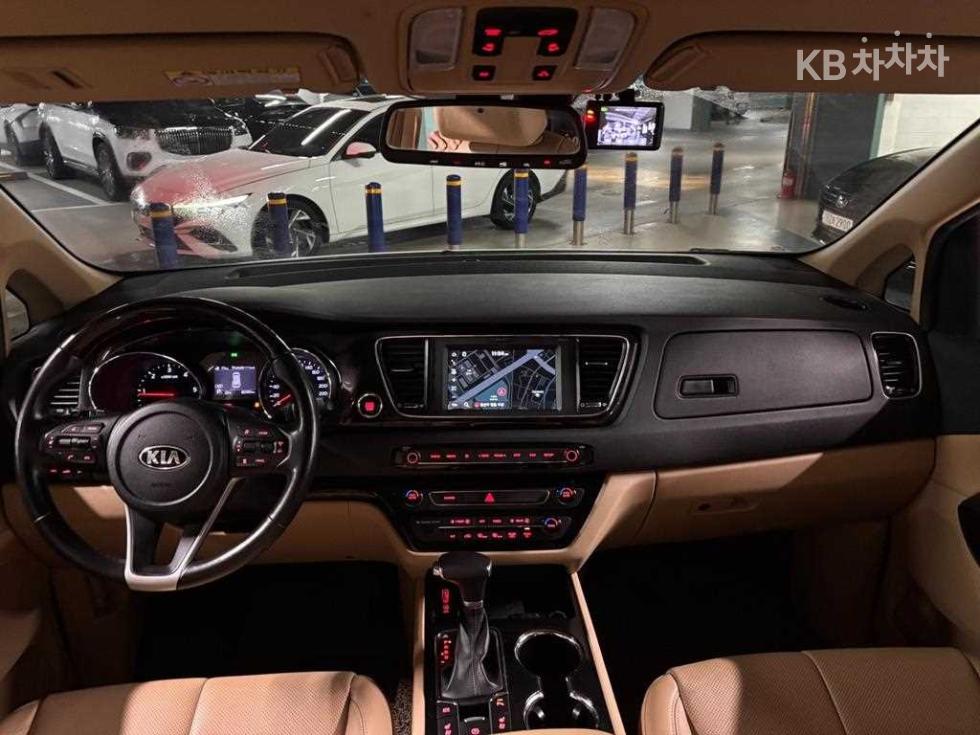 Kia Carnival — miniaturë 11
