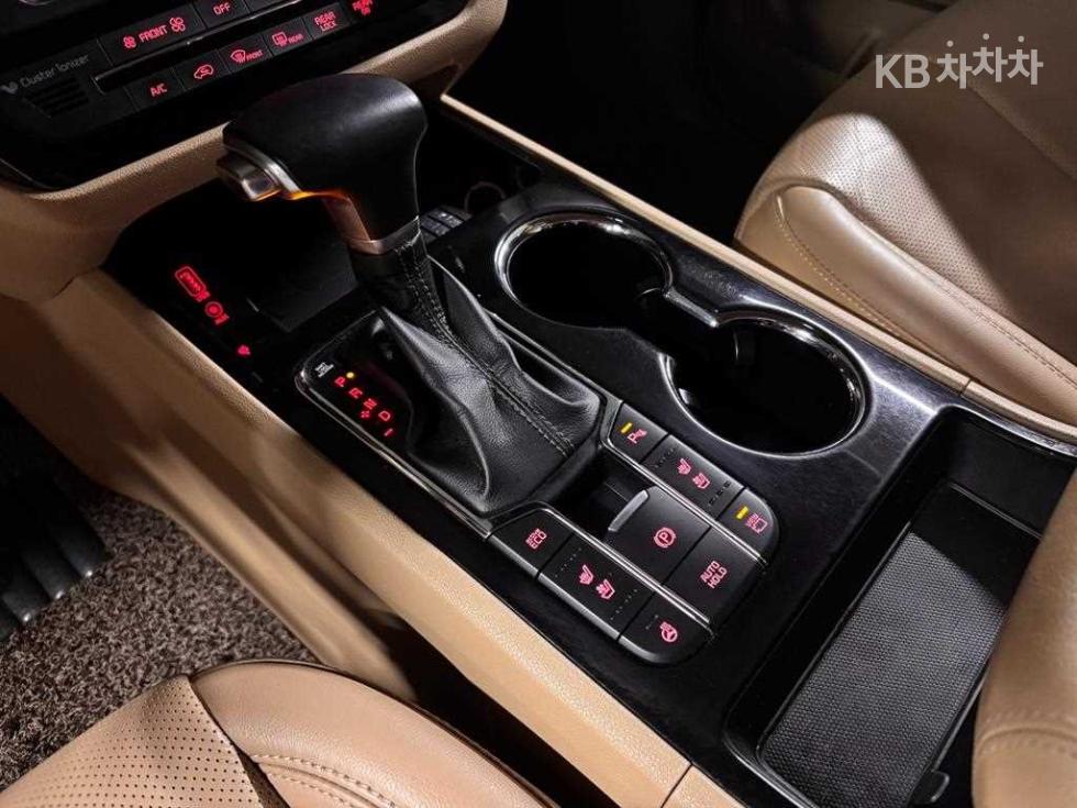 Kia Carnival — miniaturë 12