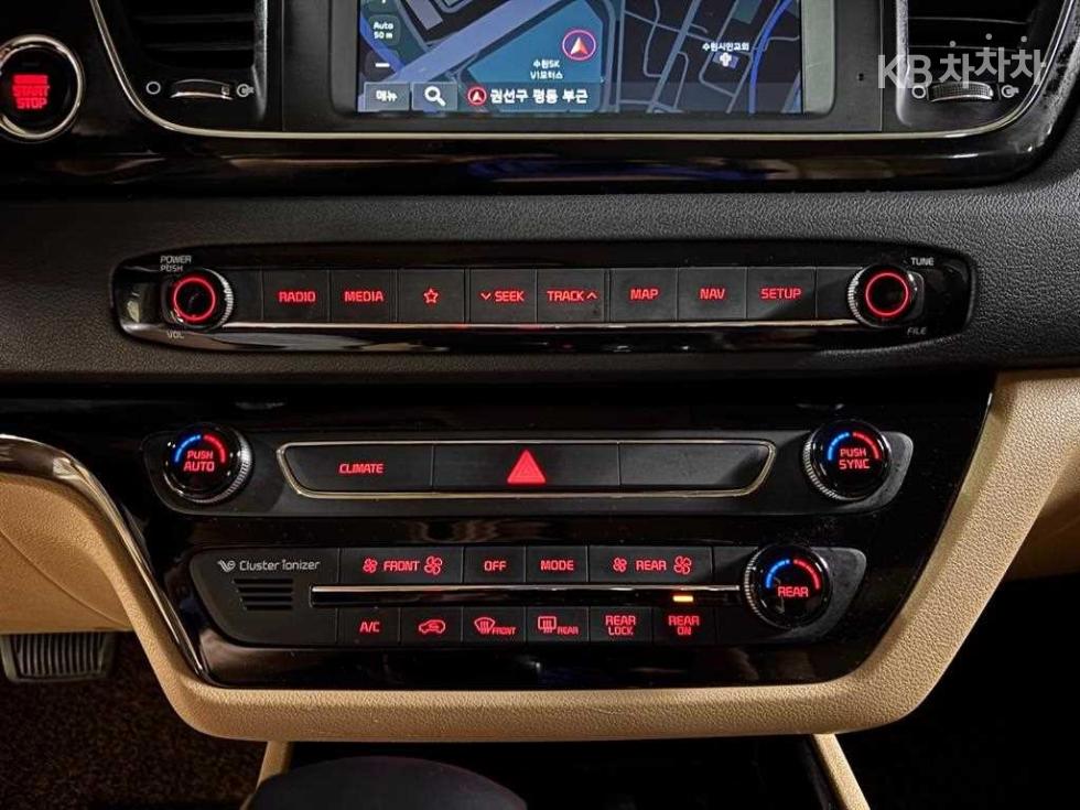Kia Carnival — miniaturë 13