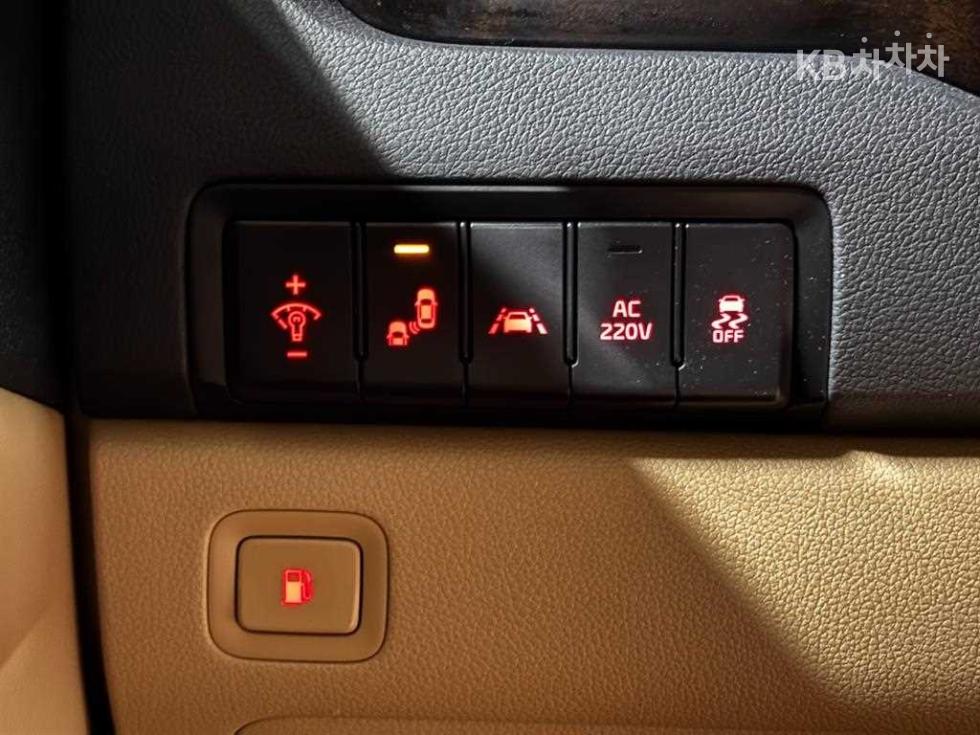 Kia Carnival — miniaturë 15