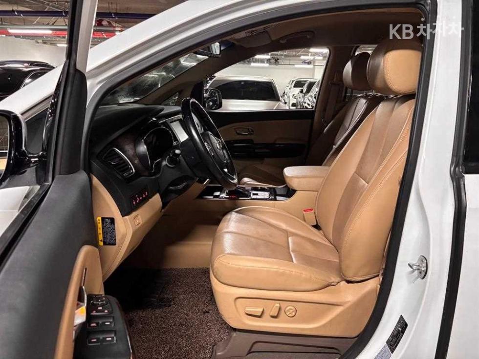 Kia Carnival — miniaturë 16