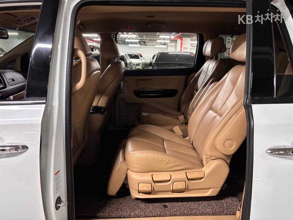 Kia Carnival — miniaturë 17