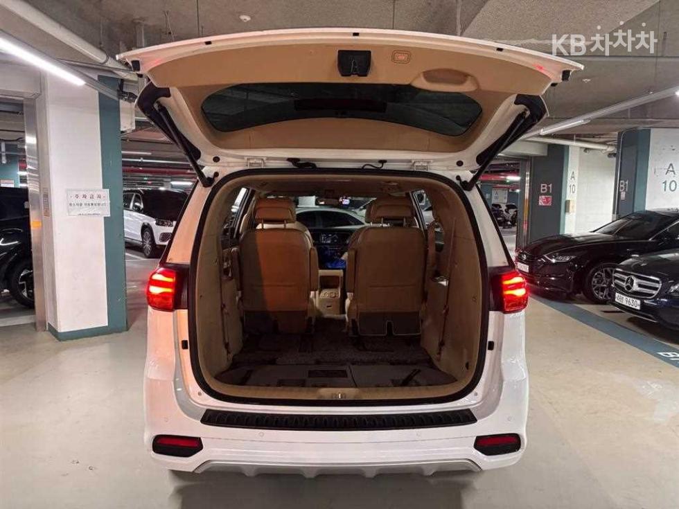 Kia Carnival — miniaturë 18