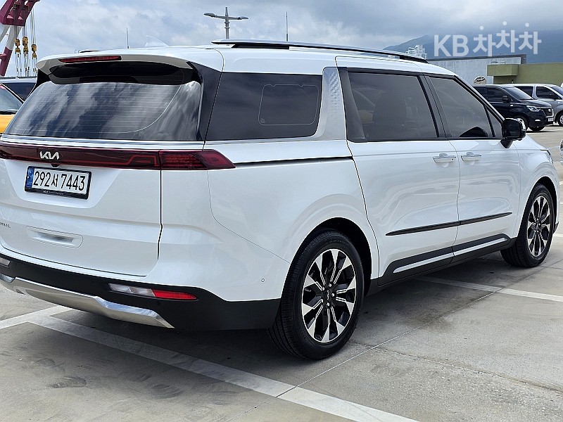 Kia Carnival — miniaturë 4
