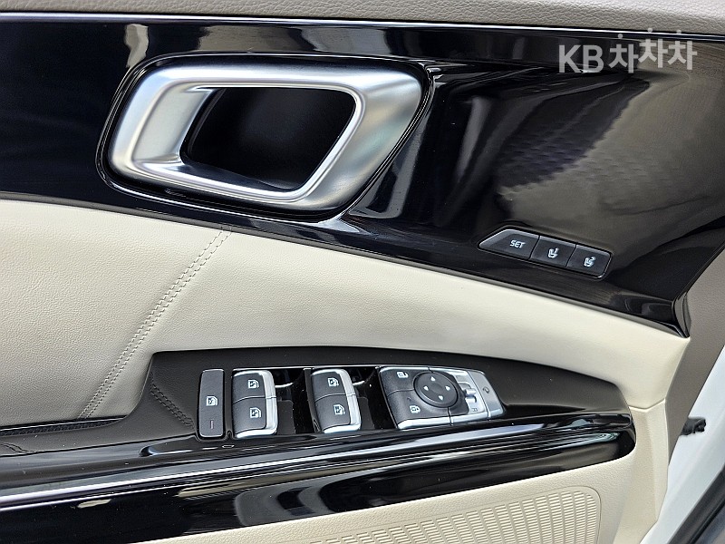 Kia Carnival — miniaturë 8