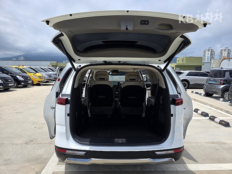 Kia Carnival — miniaturë 12