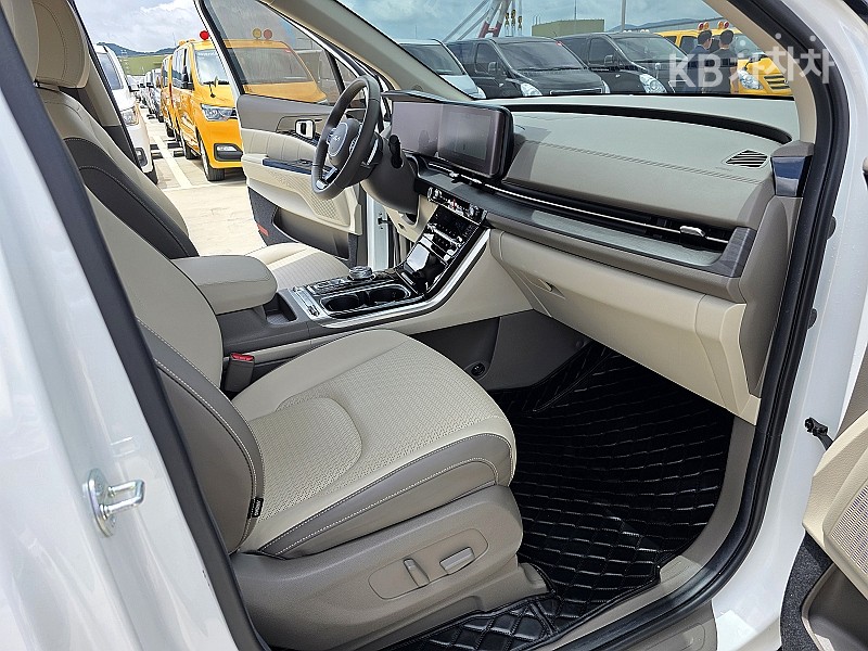 Kia Carnival — miniaturë 14