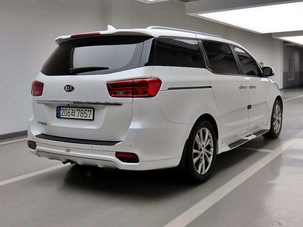 Kia Carnival — miniaturë 4