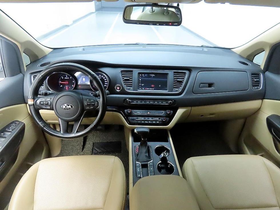 Kia Carnival — miniaturë 8