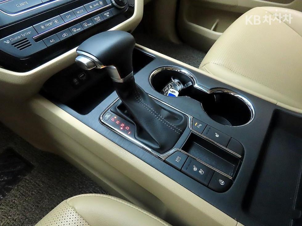 Kia Carnival — miniaturë 10