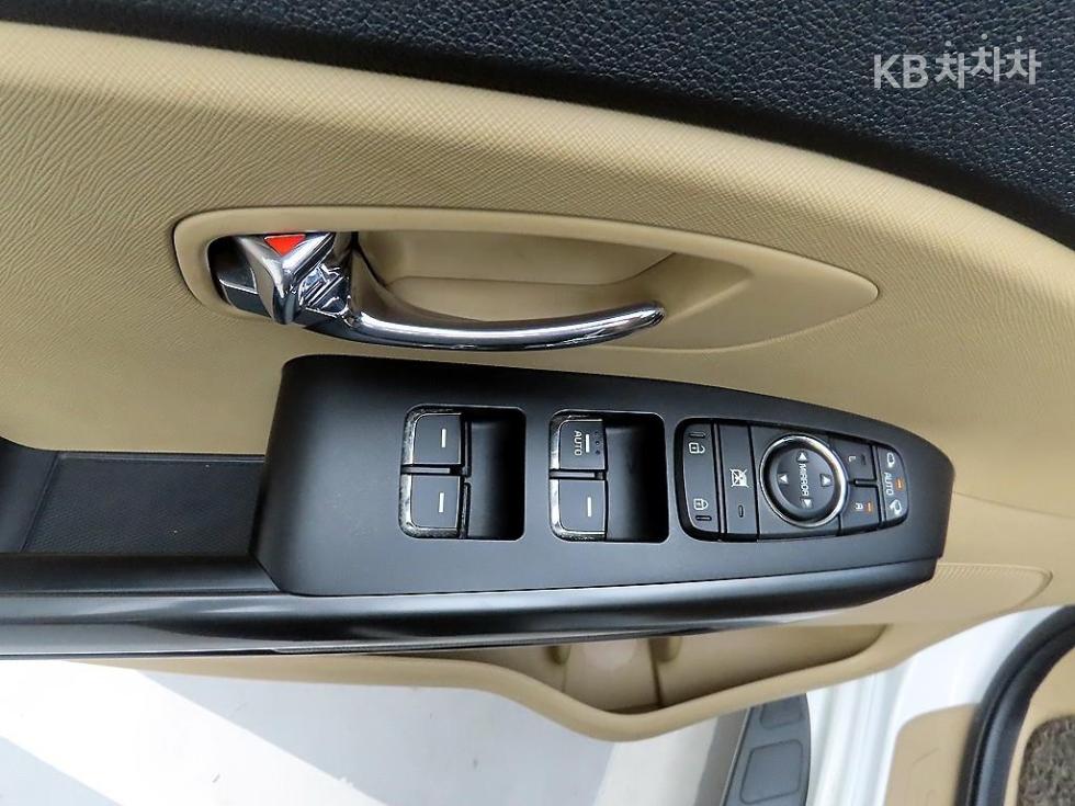 Kia Carnival — miniaturë 11