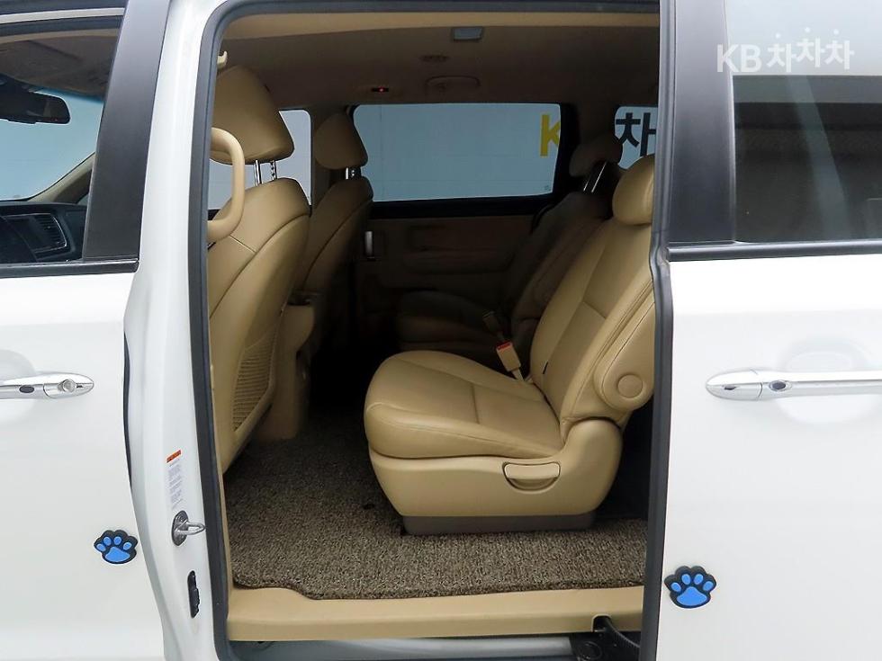 Kia Carnival — miniaturë 14