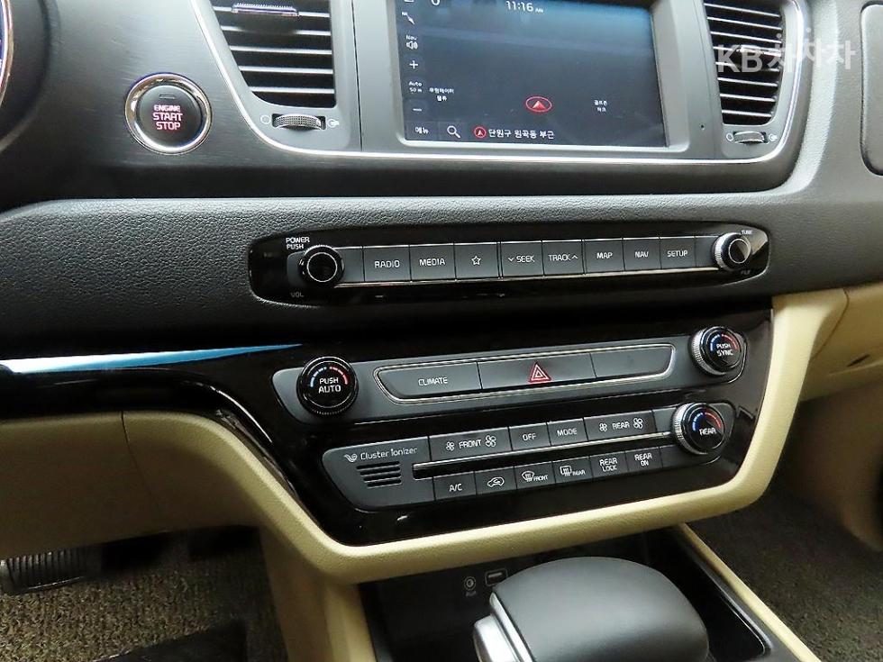 Kia Carnival — miniaturë 16