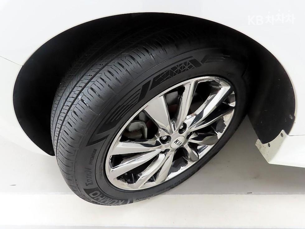 Kia Carnival — miniaturë 19