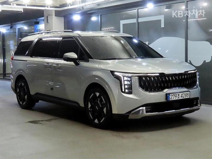 Kia Carnival Gasoline 9-Seater Noblesse — foto 1