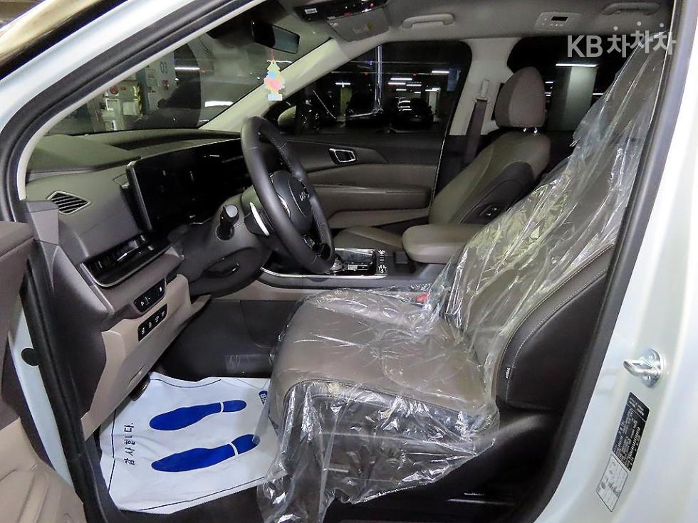 Kia Carnival — miniaturë 6