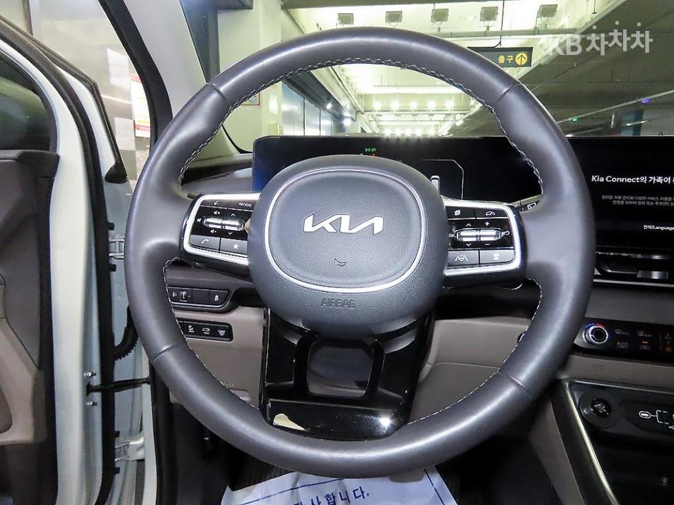 Kia Carnival — miniaturë 8