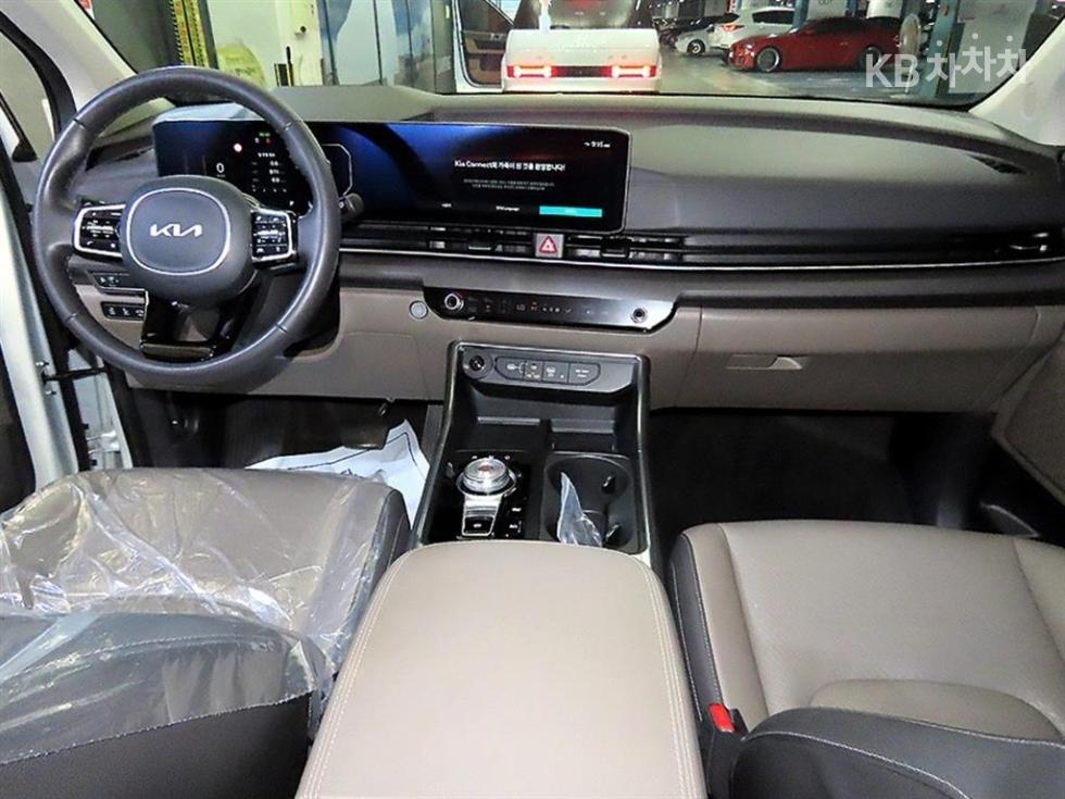 Kia Carnival — miniaturë 10