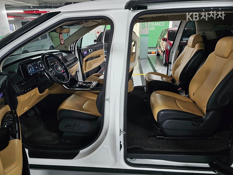 Kia Carnival — miniaturë 6