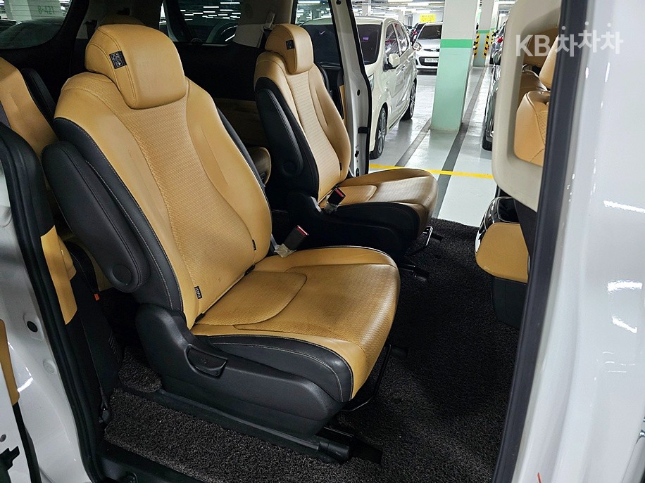 Kia Carnival — miniaturë 8