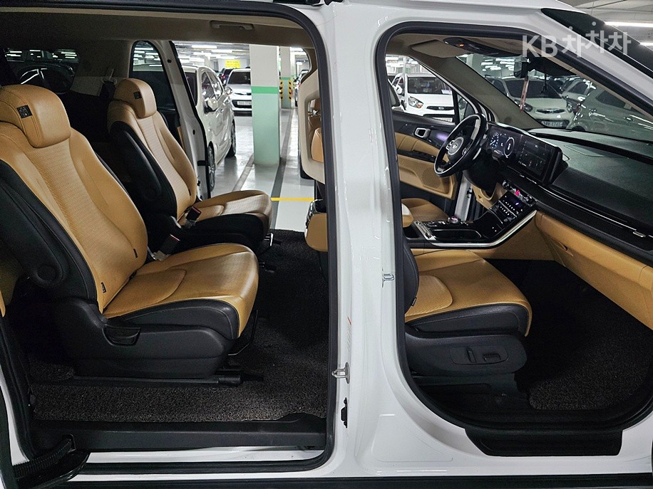Kia Carnival — miniaturë 9