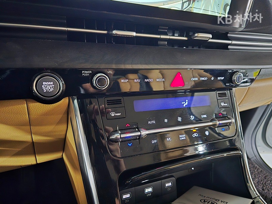 Kia Carnival — miniaturë 16