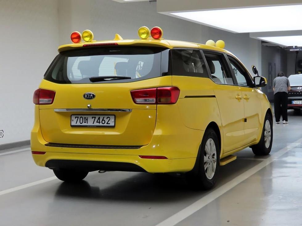 Kia Carnival — miniaturë 4