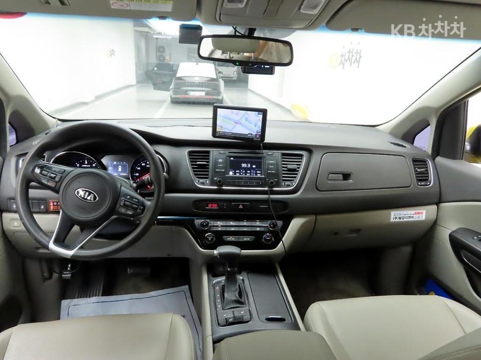 Kia Carnival — miniaturë 6
