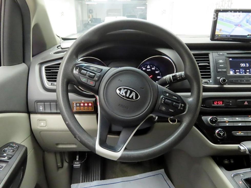 Kia Carnival — miniaturë 7