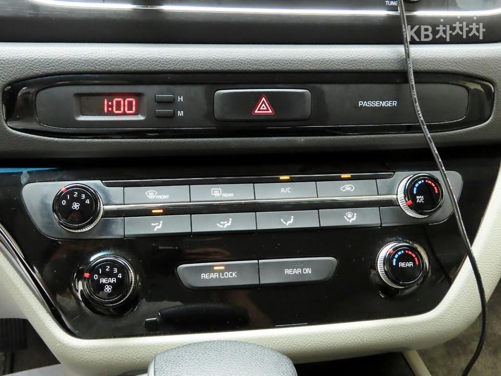 Kia Carnival — miniaturë 10