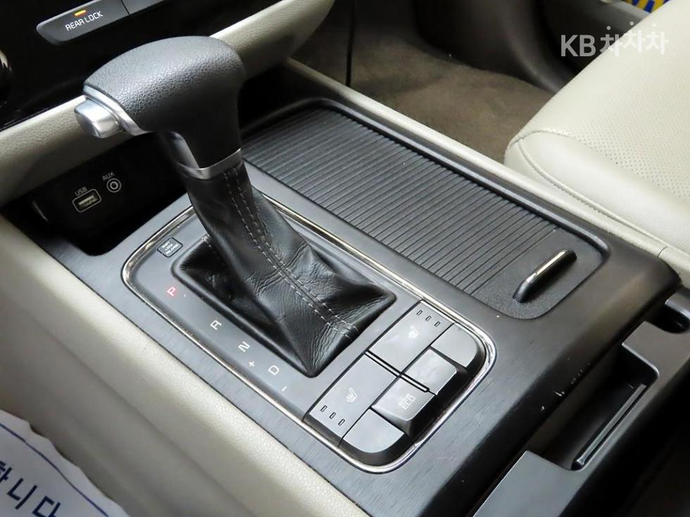 Kia Carnival — miniaturë 11
