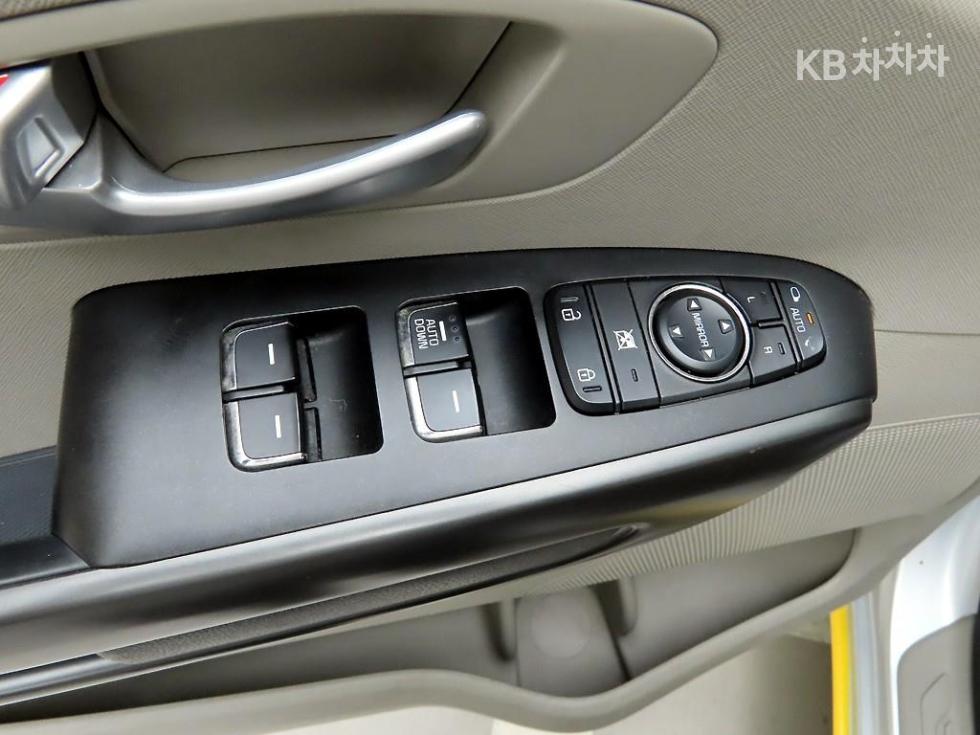 Kia Carnival — miniaturë 12