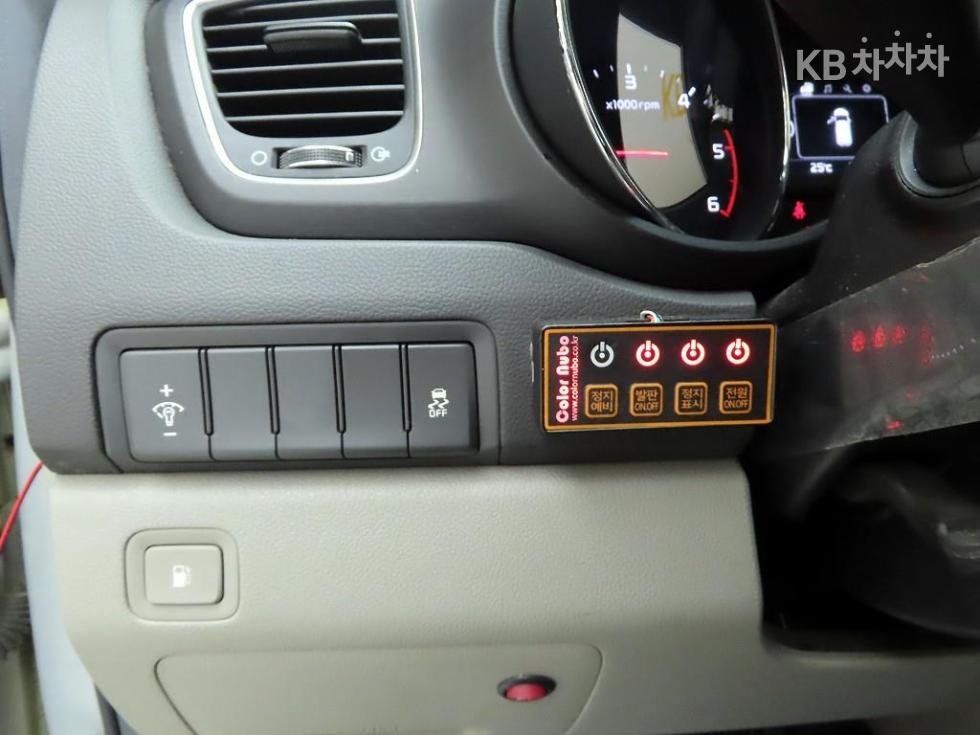 Kia Carnival — miniaturë 13