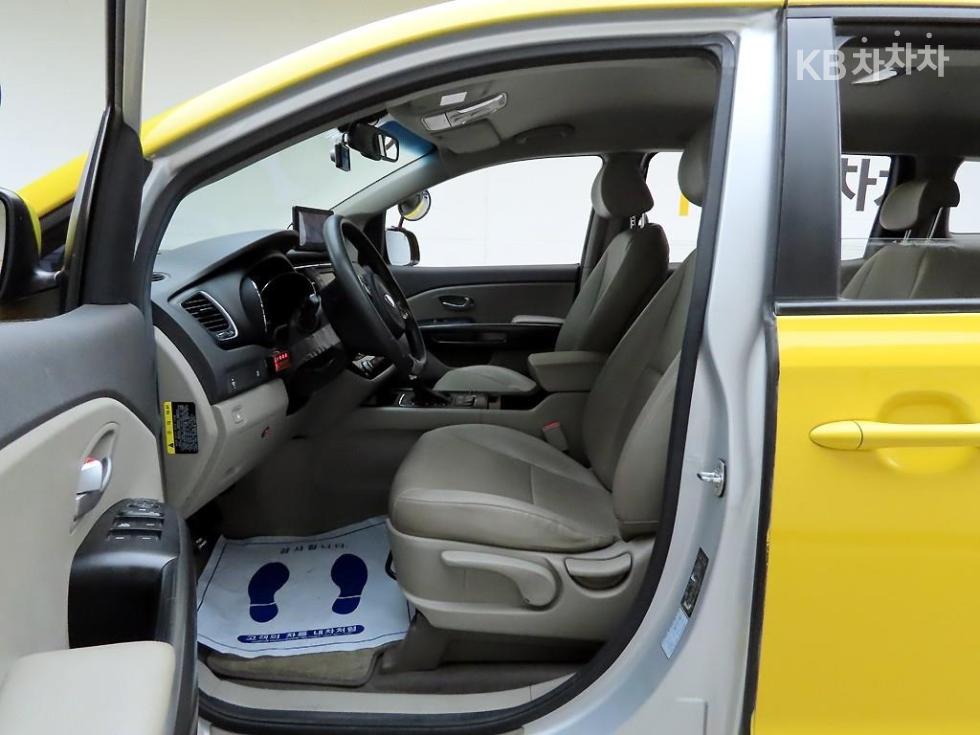 Kia Carnival — miniaturë 14
