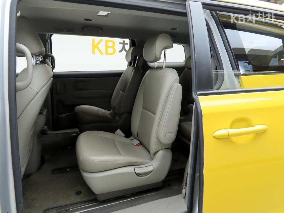 Kia Carnival — miniaturë 15